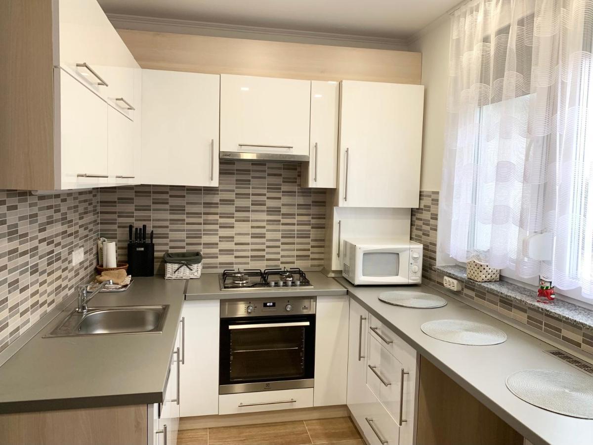 Modern Two Bedroom Flat With Balcony Ленти Экстерьер фото