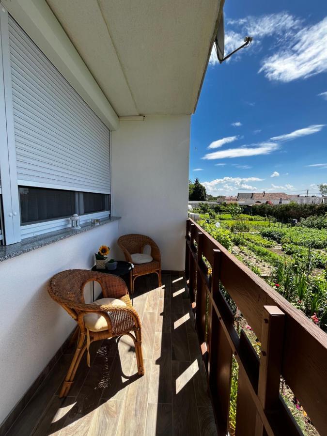 Modern Two Bedroom Flat With Balcony Ленти Экстерьер фото
