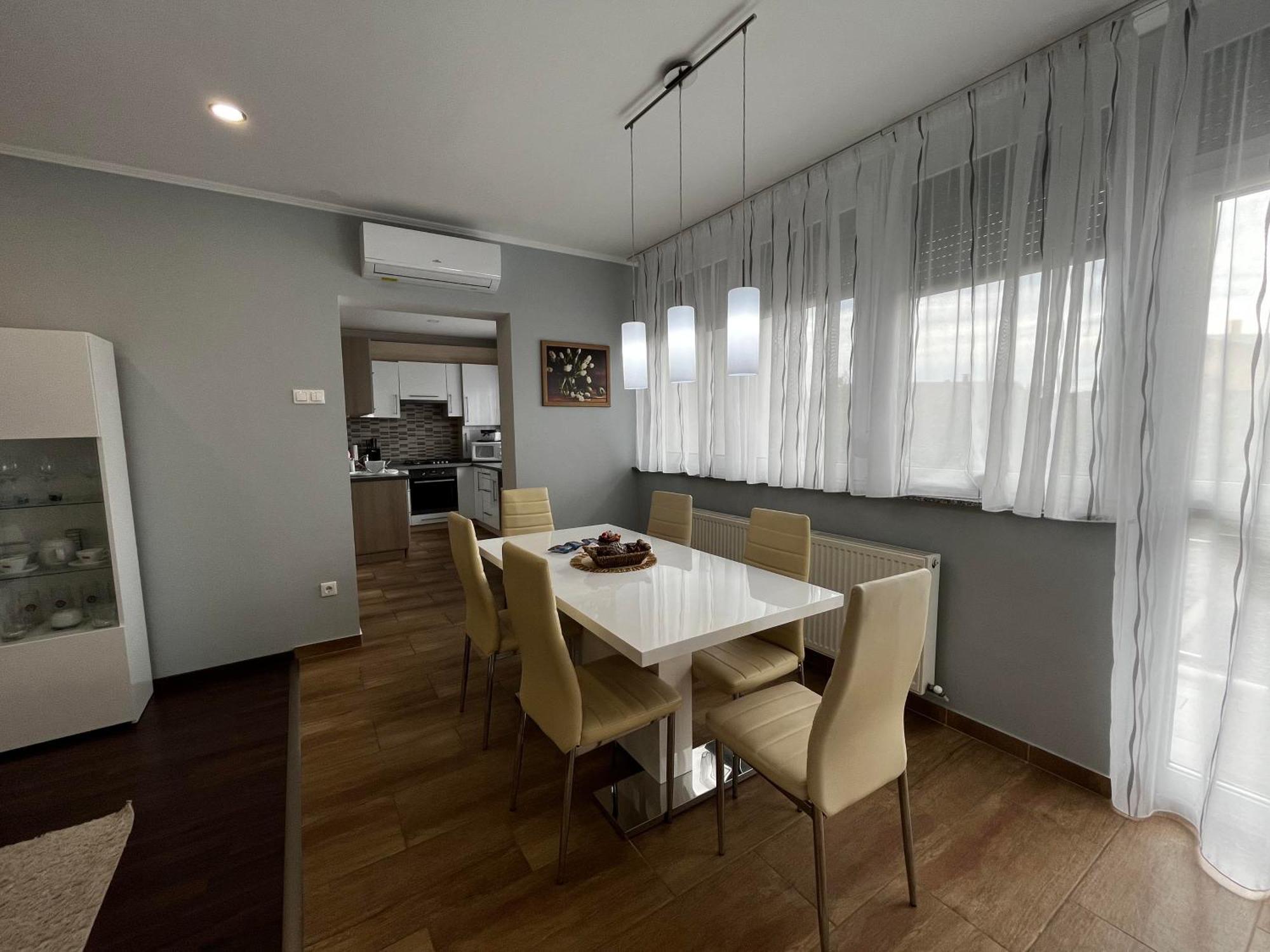 Modern Two Bedroom Flat With Balcony Ленти Экстерьер фото